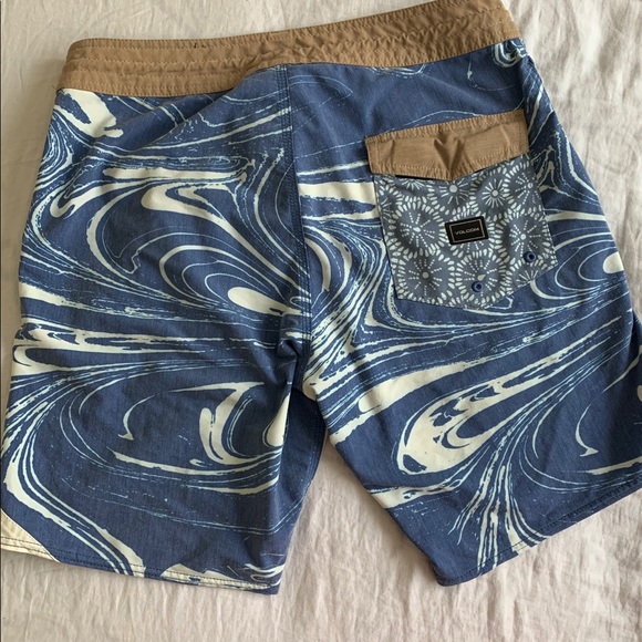 Volcom short size 32, perfect condition ! - Picture 3 of 4